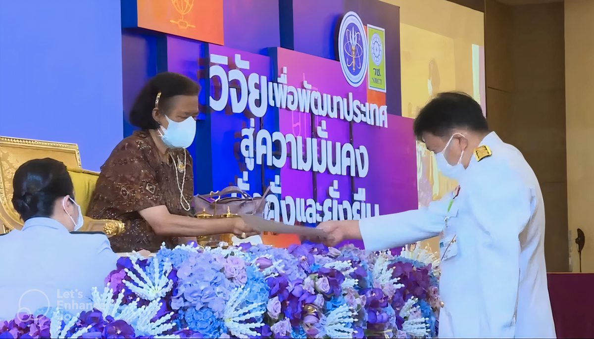 นักวิจัย มข. เข้ารับพระราชทานรางวัล นักวิจัยดีเด่นแห่งชาติ ประจำปี 2564