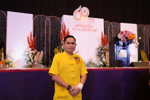 นายสมชัย บุญสวัสดิ์กุลชัย พนักงานบริการ ชำนาญงาน หัวหน้าหน่วยอารักขาบุคคลสำคัญ กองป้องกันและรักษาความปลอดภัย ผู้เกษียณอายุราชการ