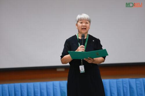 รองศาสตราจารย์คัชรินทร์ ภูนิคม  ประธานในพิธีเปิด